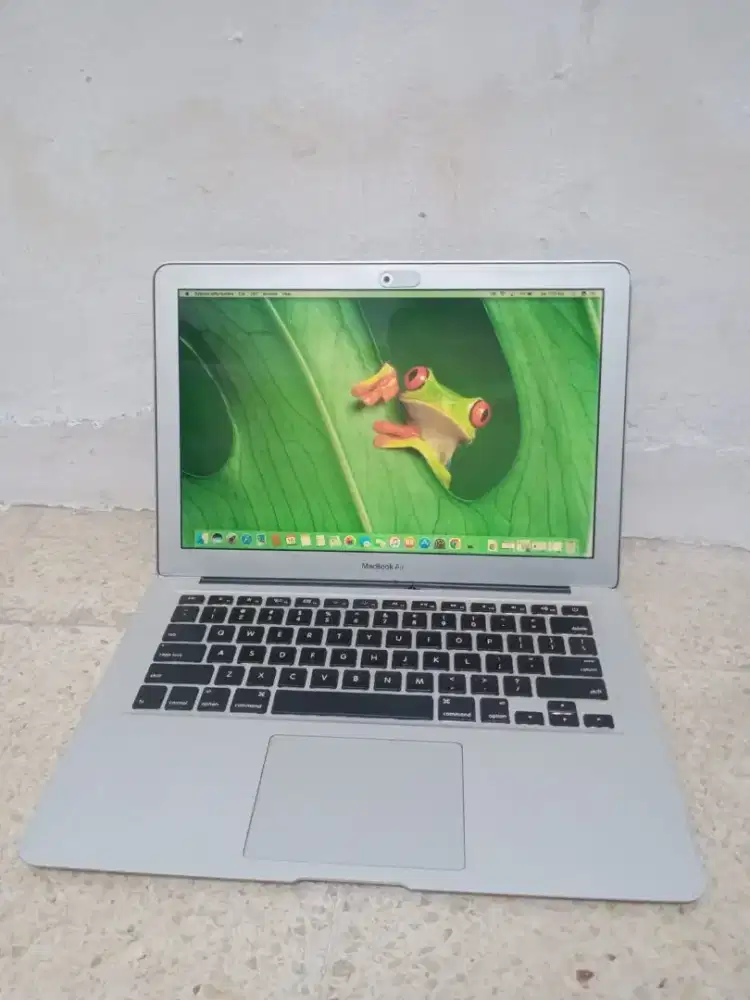Obral murah MacBook Air 13in mid 2013 i5 ram 4/128gb