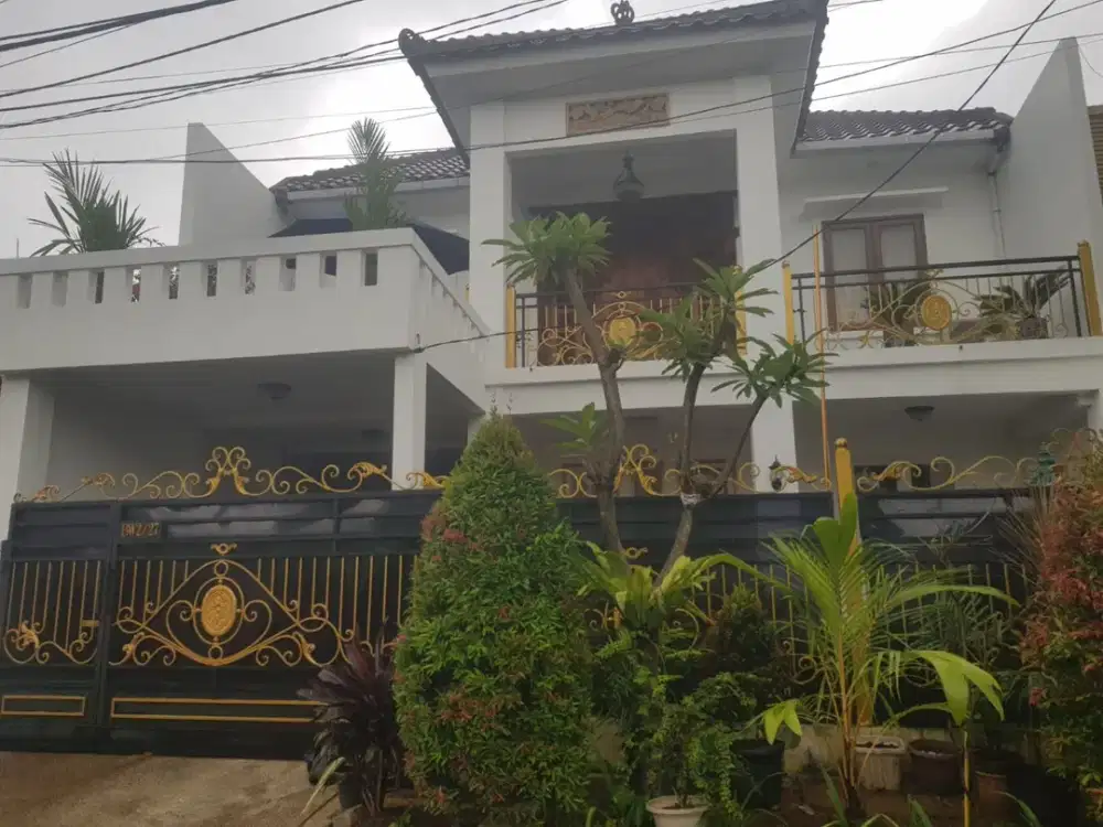 Dijual Rumah Besar 2 Lantai di Bintaro Sektor 3 Baru Selesai Renov