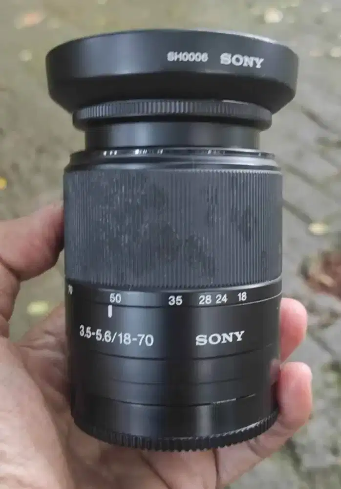 Sony Lensa SAL1870