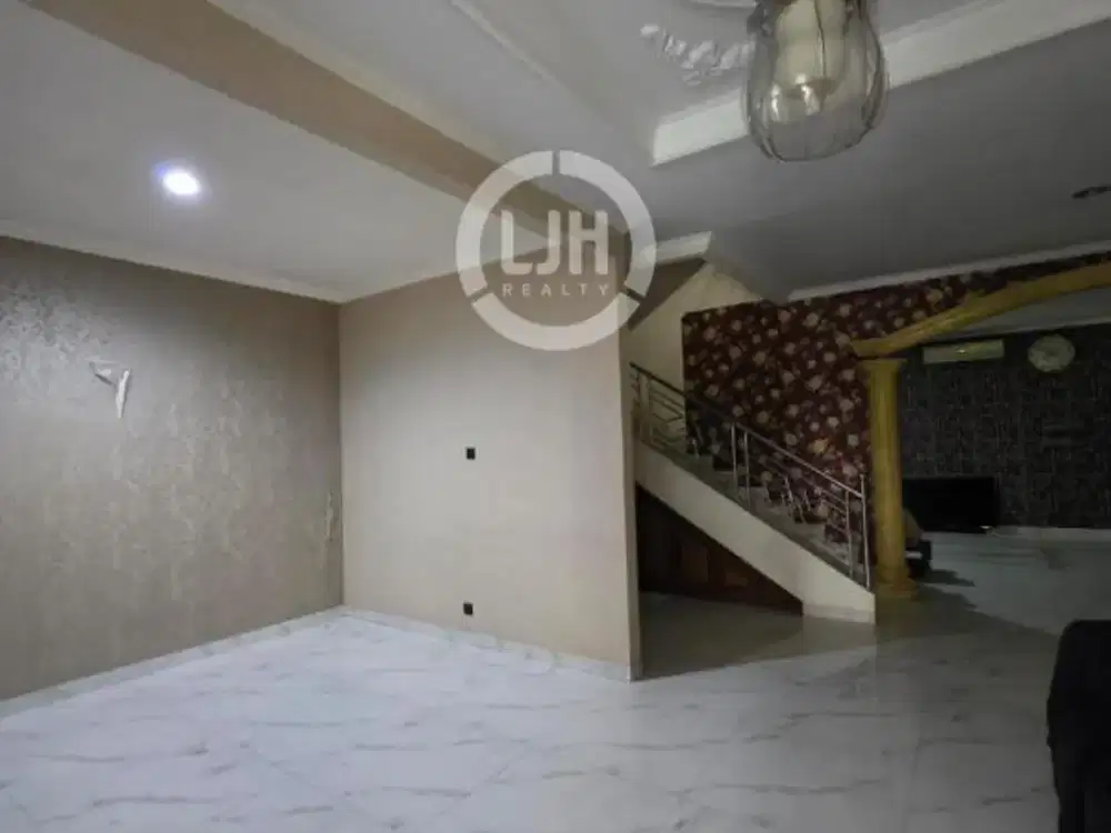 Rumah Disewakan di Cluster Boulevard Hijau Harapan Indah, Bekasi