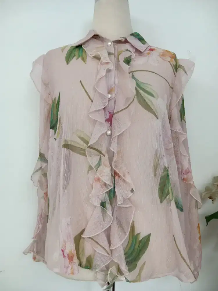 ZARA Motif Bunga Merah muda Blouse Size M