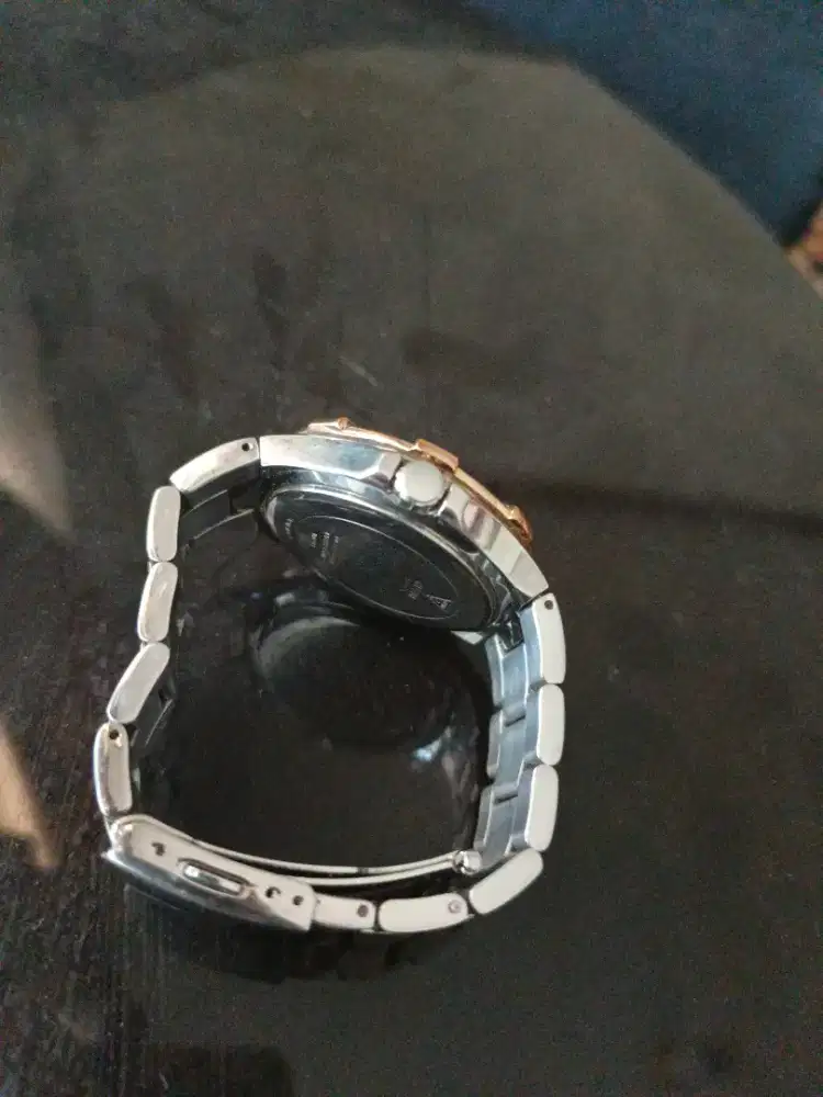 Jam Arloji GUESS Tipe W0024L1