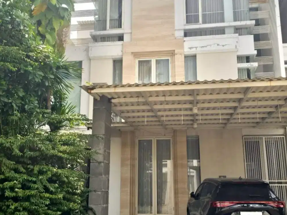Strategis Rumah Ritz Embassy Pakuwon Indah Dekat Citraland Wiyung Ptc