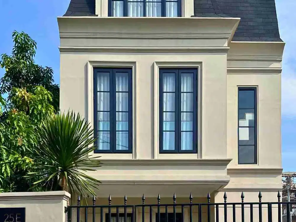 Dijual rumah design american classic ada kolam renang di Savoy Residence Bintaro