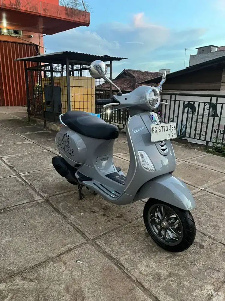 Vespa LX 125 i-get Facelift Grey Materia Original Mulus Pajak Panjang