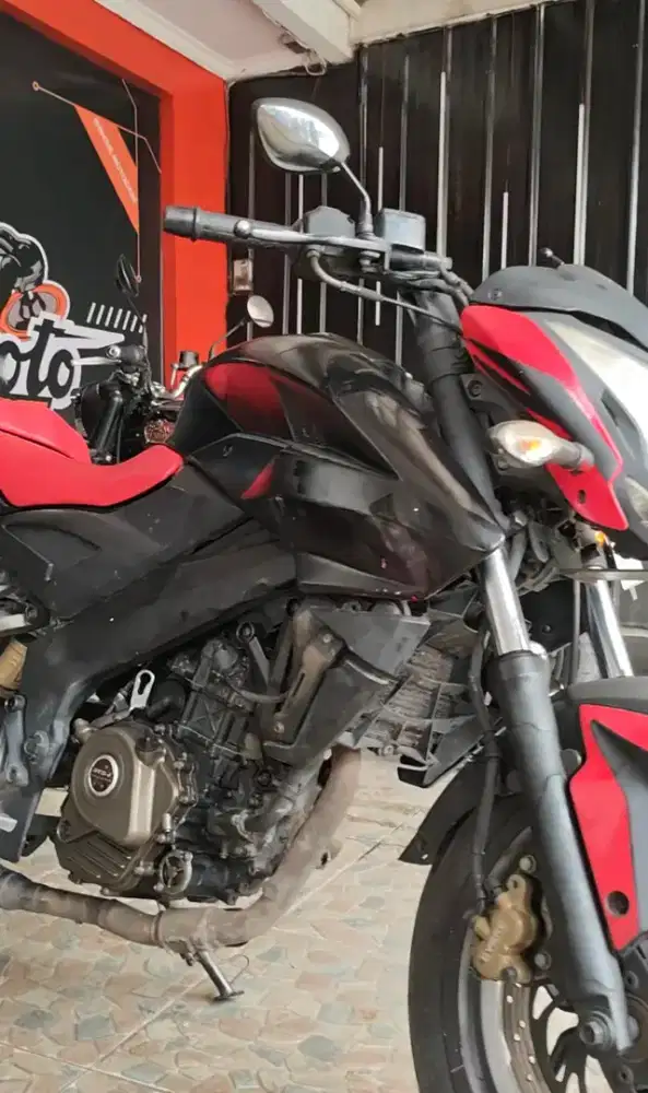 Kawasaki BR200/Bajaj pulsar 200NS