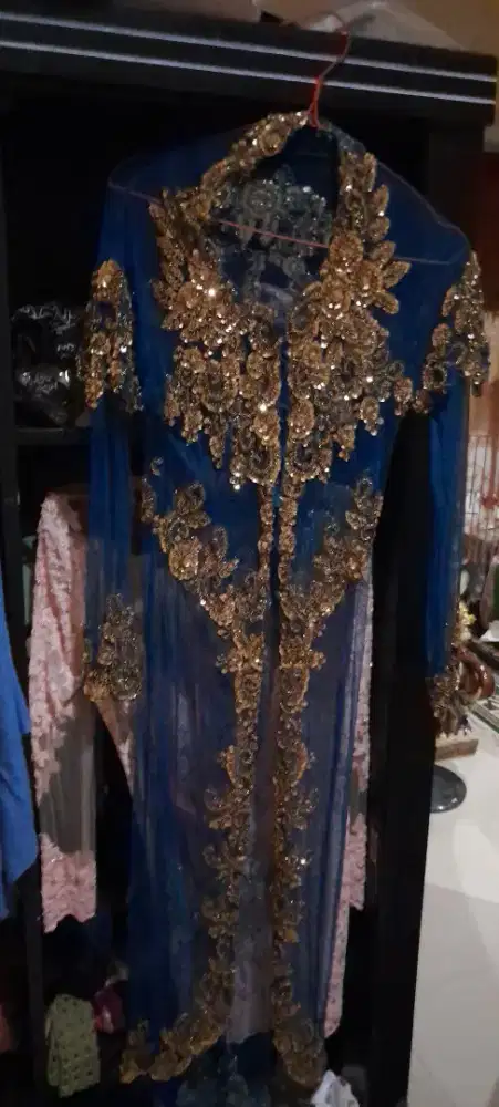 Kebaya payet sekali pakai