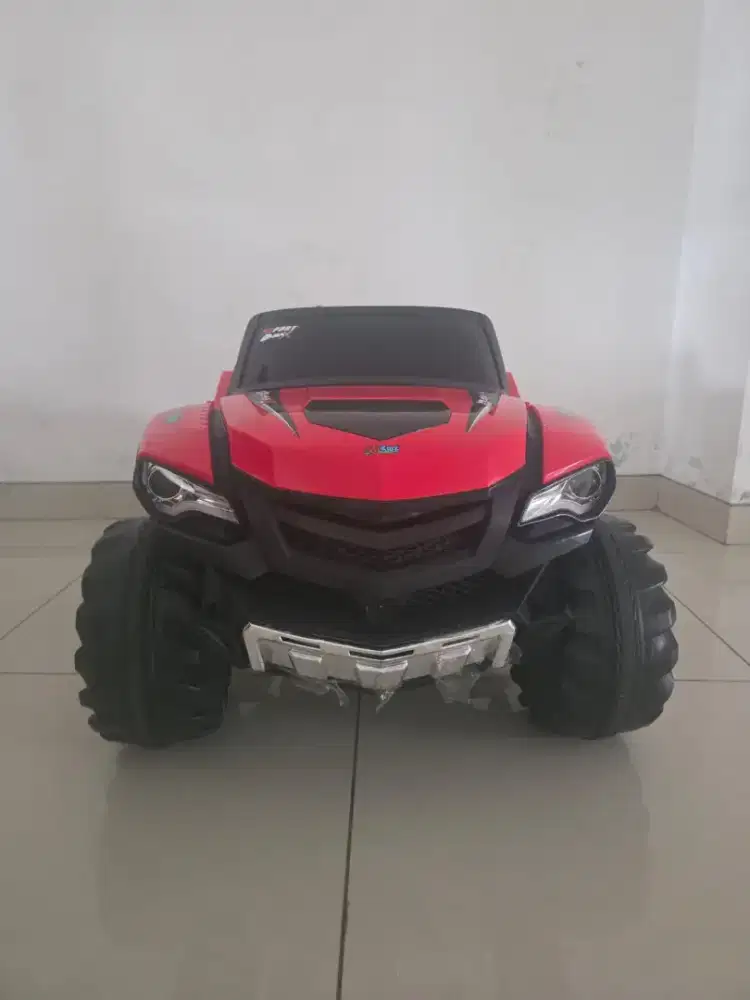 Mobil listrik mainan anak