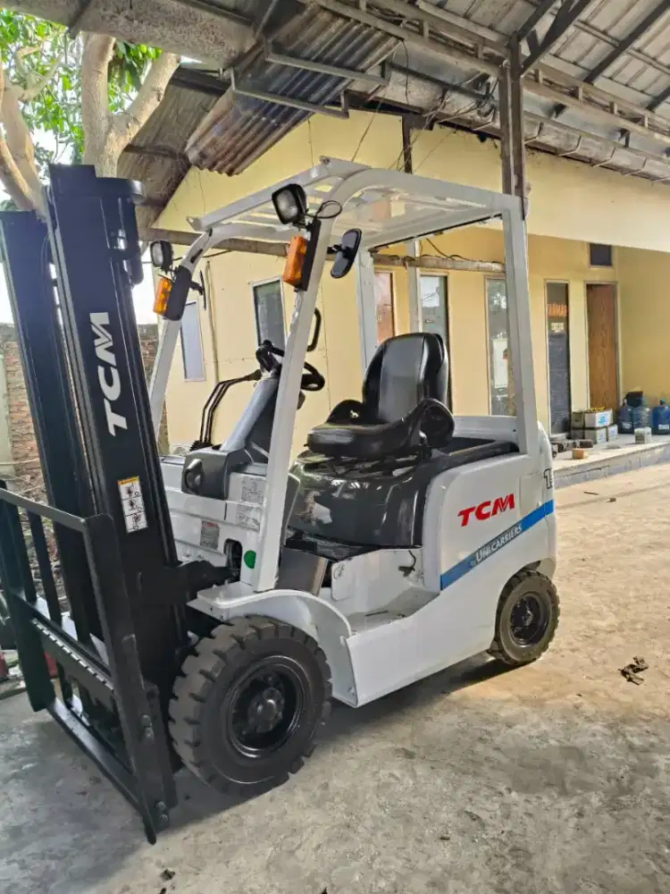 Forklift TCM 1,5 Ton,Manual,Tiang 3 Meter,Mesin Isuzu C240,Tahun 2016
