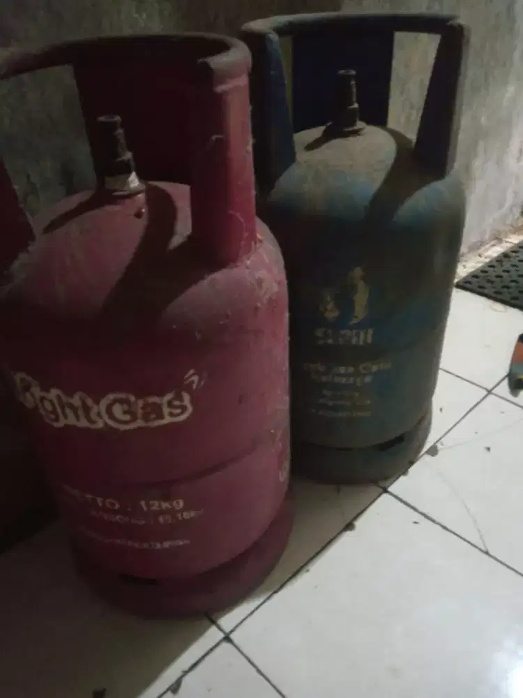Jual 2 buah tabung gas kosong 12kg sesuai poto