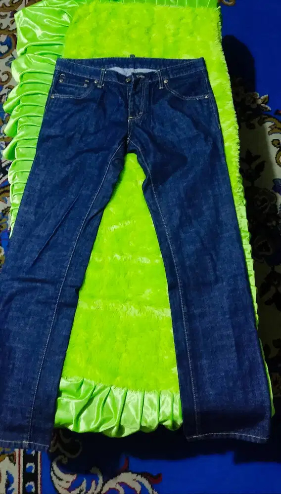 Celana denim jeans