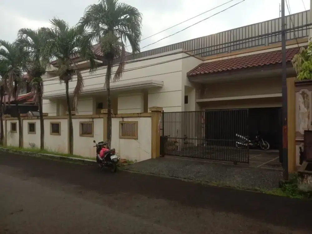 Dijual Rumah Mewah 2 Lantai ada Kolam Renang di Cibubur Jakarta Timur