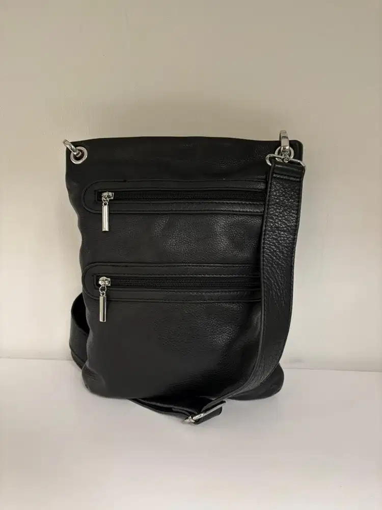 Preloved tas kulit asli.