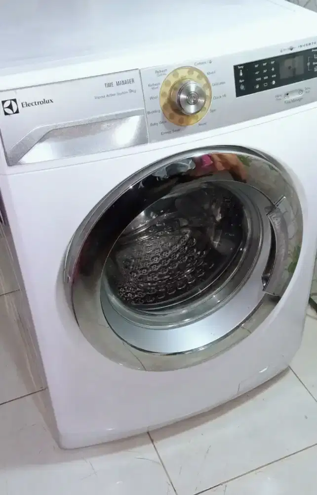 Mesin cuci Frontloading Electrolux 9kg touchscreen,normal,mulus,noken