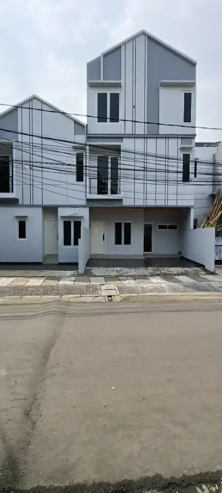 Rumah di jual 2 Lt shm lokasi bagus tidak pernah banjir