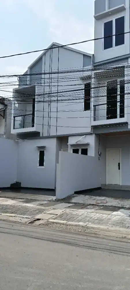Rumah di jual 2 Lt shm lokasi bagus tidak pernah banjir