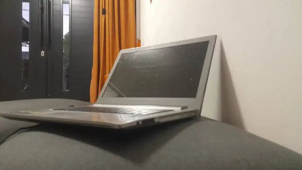 Lenovo Core i3 + VGA 2GB + RAM 4GB (Bahan Teknisi)