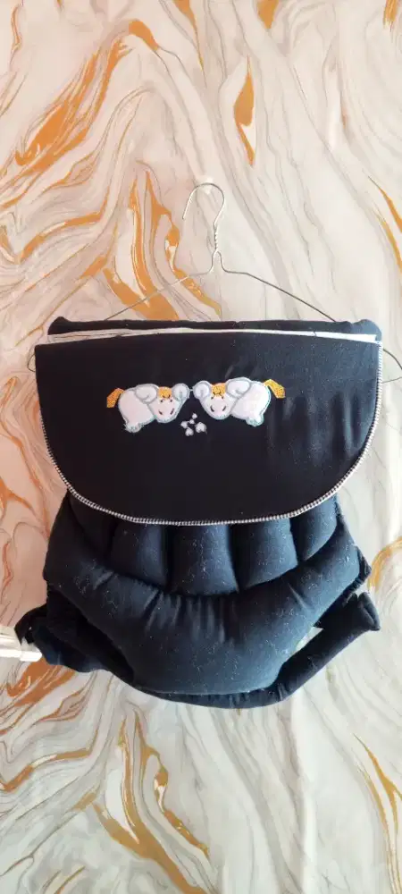 Gendongan anak depan belakang