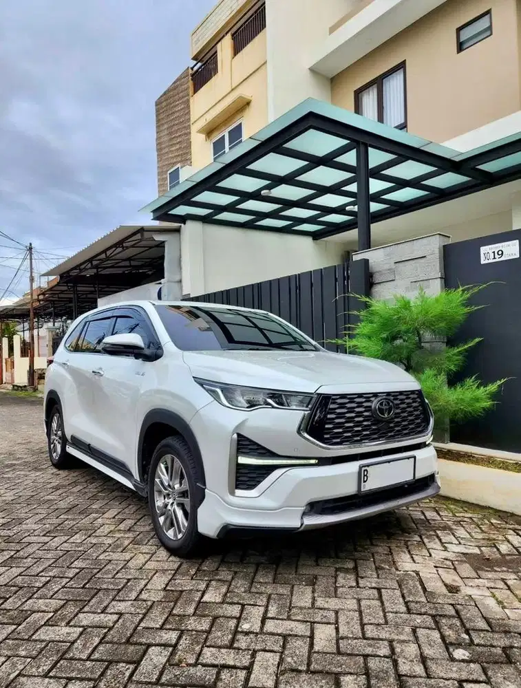 Toyota innova zenix q hybrid th 2024 warna putih