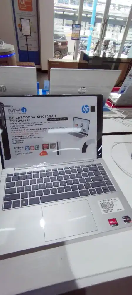 HP NOTEBOOK R3 8-512 SSD SILVER