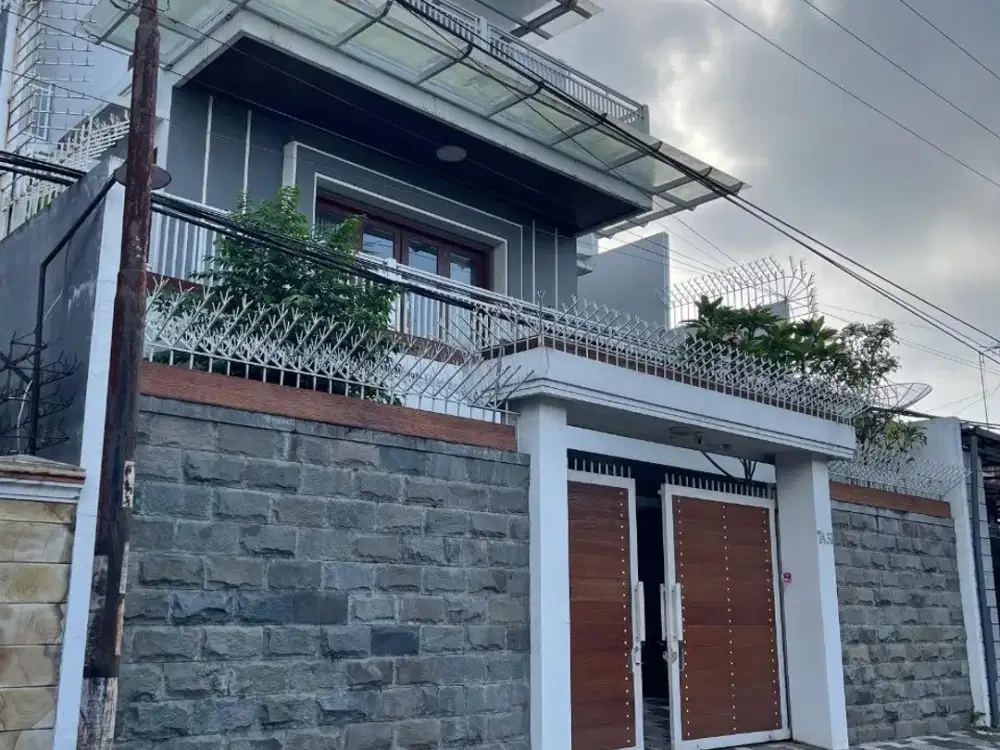 Dijual Rumah Full Furnish 3 Lantai di Poros Jalan Sawojajar Malang