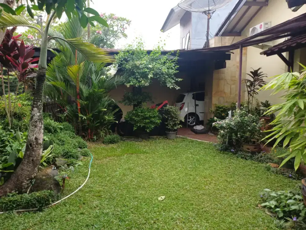 Jual rumah strategis full fasilitas sultan