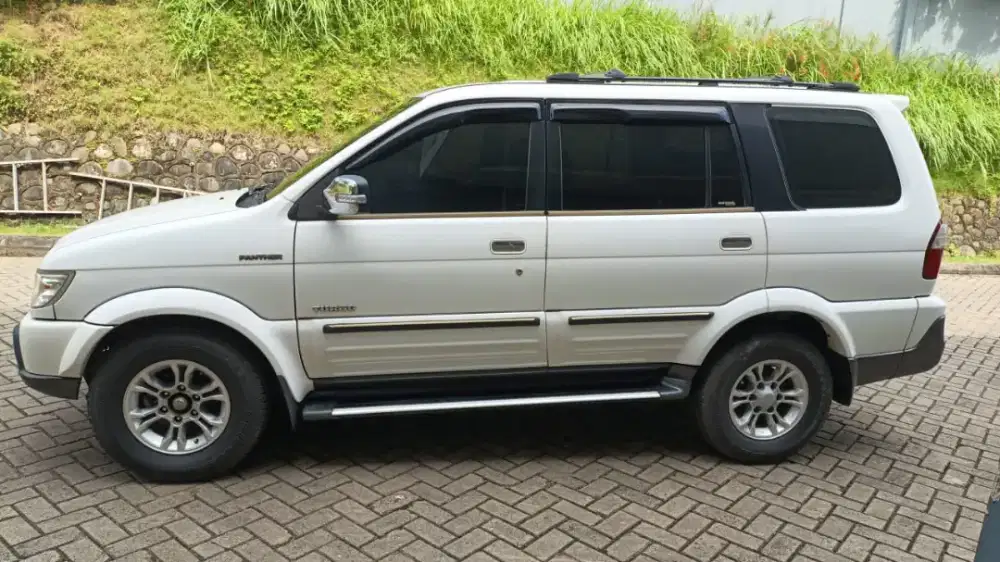 2017 isuzu panther grand touring