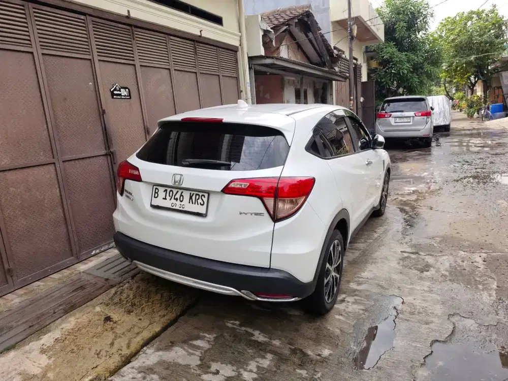 Honda HR-V HRV E Plus CVT Matic AT Tahun 2015 Putih , 2017