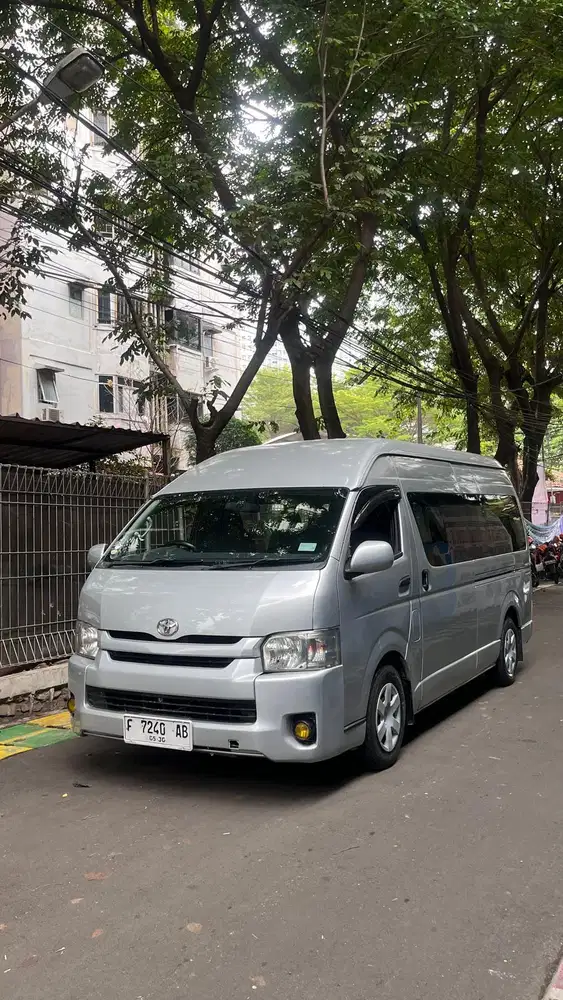 Toyota Hiace commuter 2016