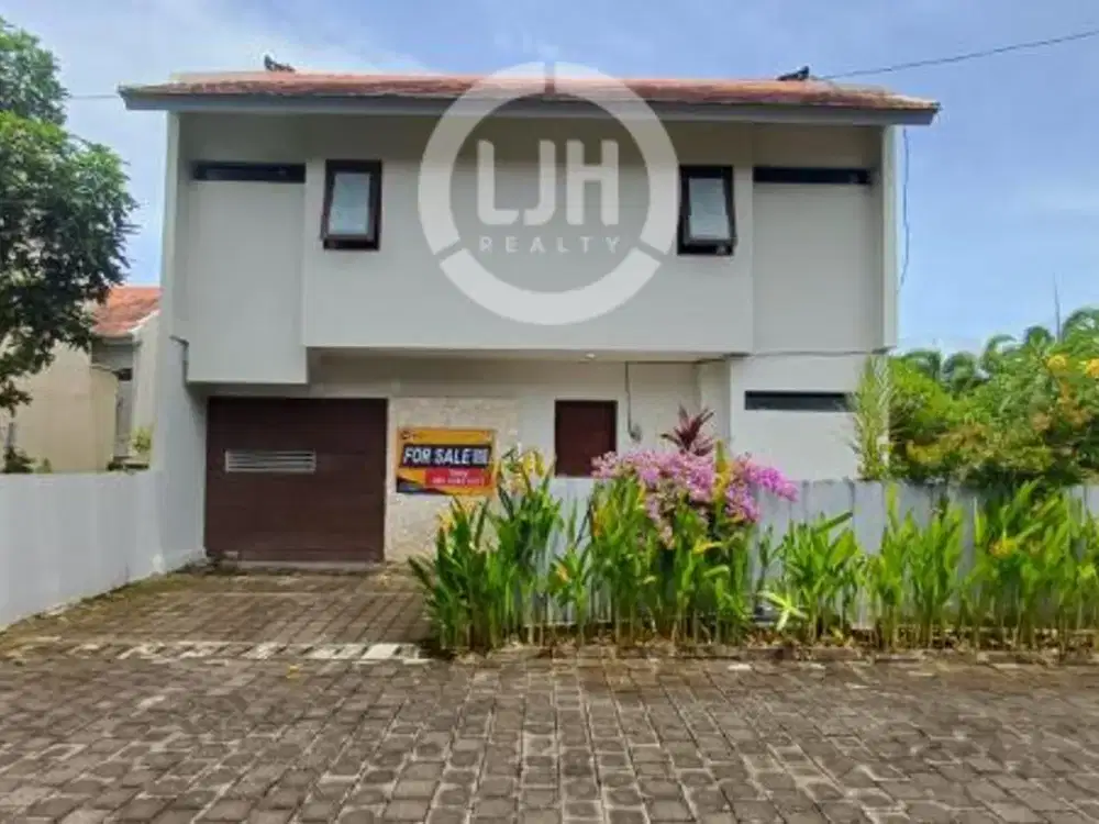 House For Sale In Residential Area, One Gate System, Close to Public Facilities, Only 2 Km to Garuda Wisnu Kencana