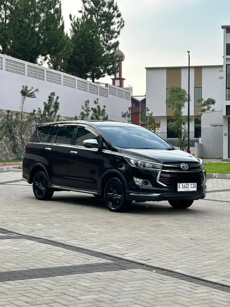 Venturer 2020 Solar - Genap - Automatic - Innova Venturer 2020 Diesel