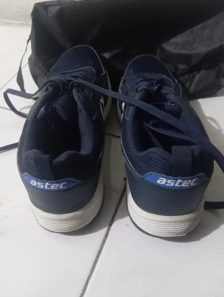 Sepatu bulutangkis masih 90%