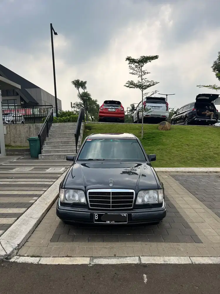 Mercedes-Benz E220 1995 Bensin