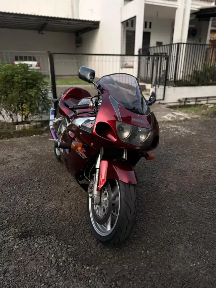 Suzuki GSXR 750 SRAD