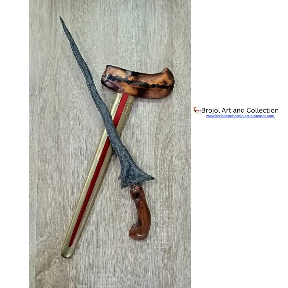 Keris sepuh Carubuk pamor Wengkon isen warangka kayu kendit