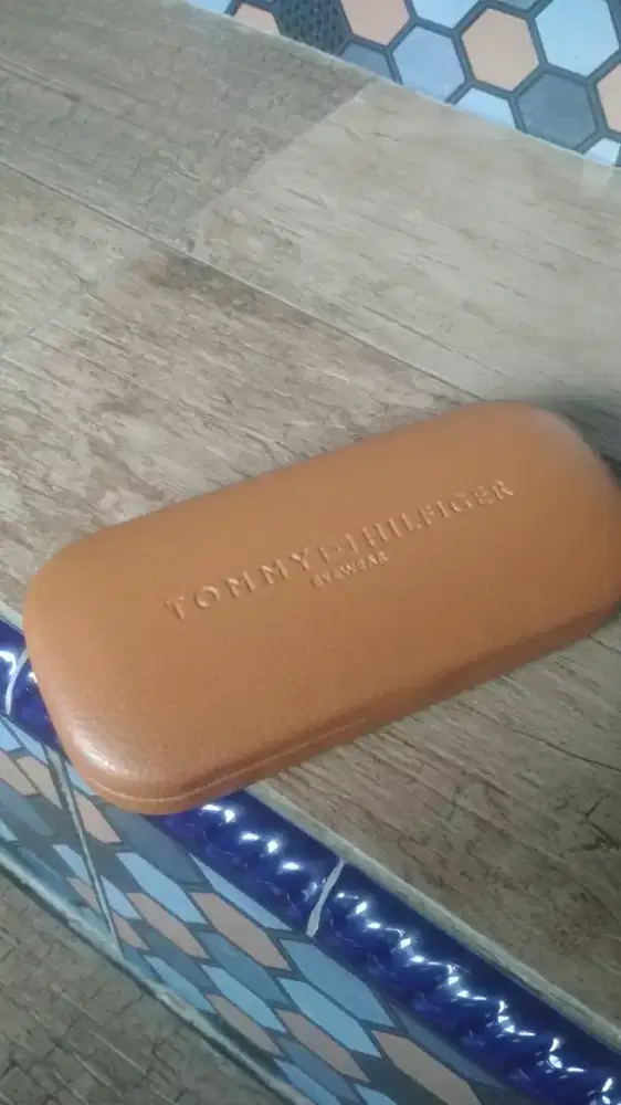 Kacamata Tommy Hilfiger
