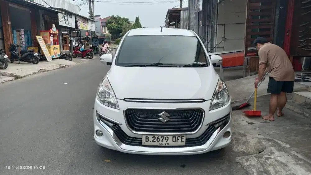 Ertiga Dreza Manual Putih Pribadi lengkap