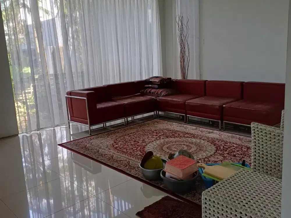 DISEWAKAN RUMAH 3 LANTAI DALAM KOMPLEK EKSKLUSIF RESOR DAGO PAKAR BANDUNG