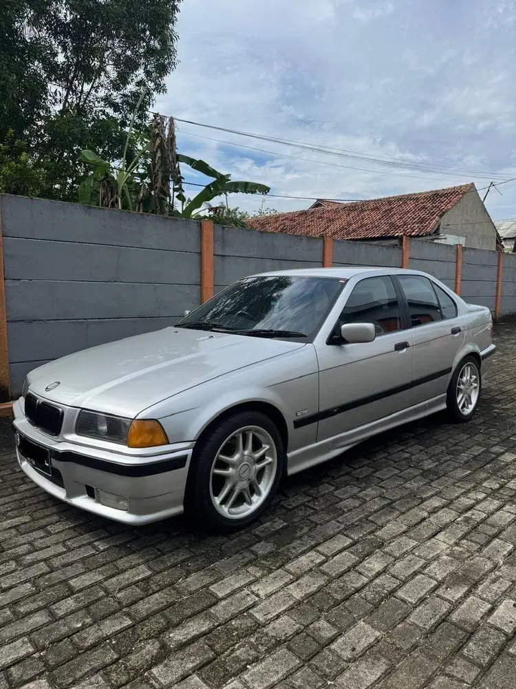 BMW 323i E36 Facelift 1998 Silver - Jual Cepat Pemakian Pribadi