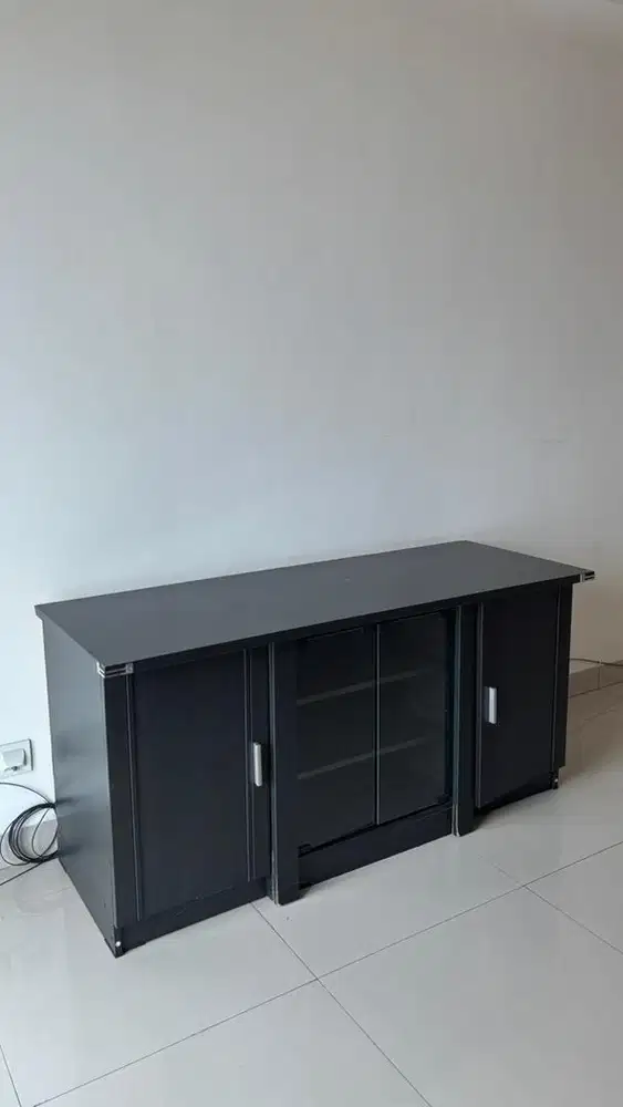 Lemari TV 3 sisi
