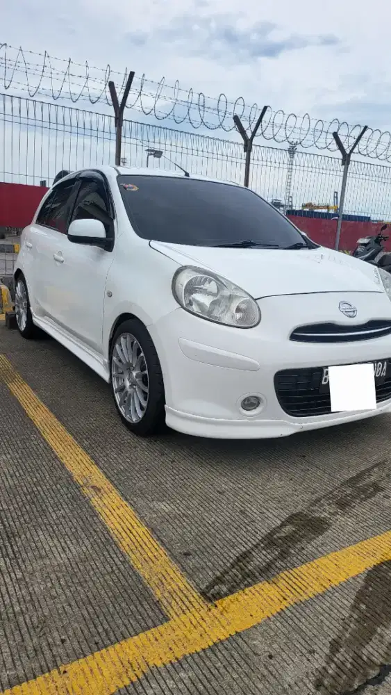 Bismillah, jual mobil kesayangan nissan march 2011 manual
