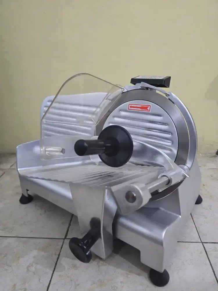 Getra 250ES/B-10 semi-automatic meat slicer with a 25cm blade