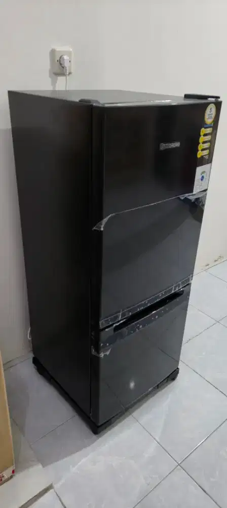 Kulkas 2 Pintu Changhong FBM170DB Freezer Bawah