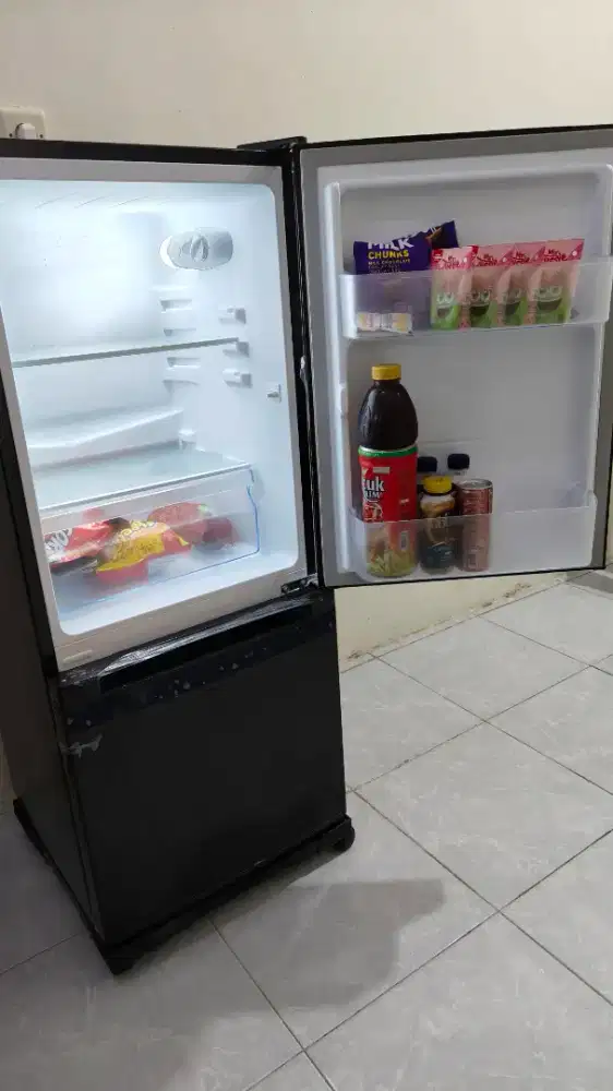 Kulkas 2 Pintu Changhong FBM170DB Freezer Bawah