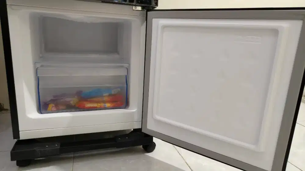 Kulkas 2 Pintu Freezer Bawah Changhong FBM170DB