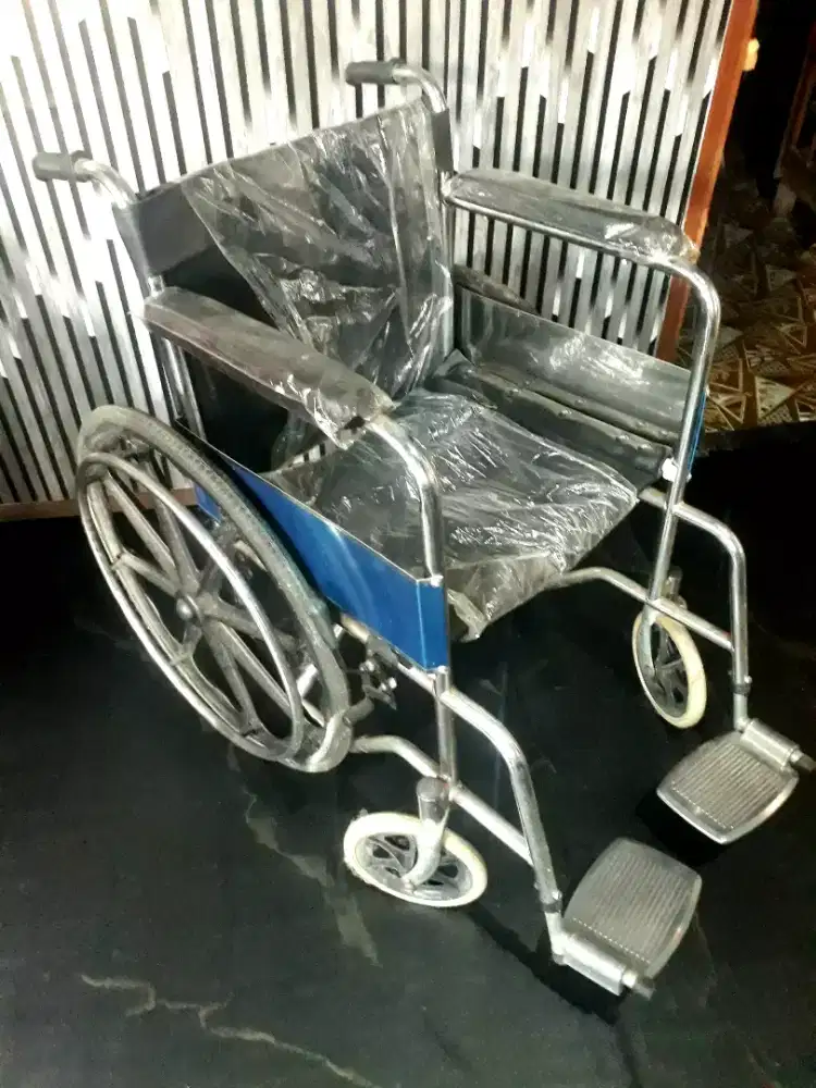 Kursi roda baru 2x di pakai duduk.info di bawah