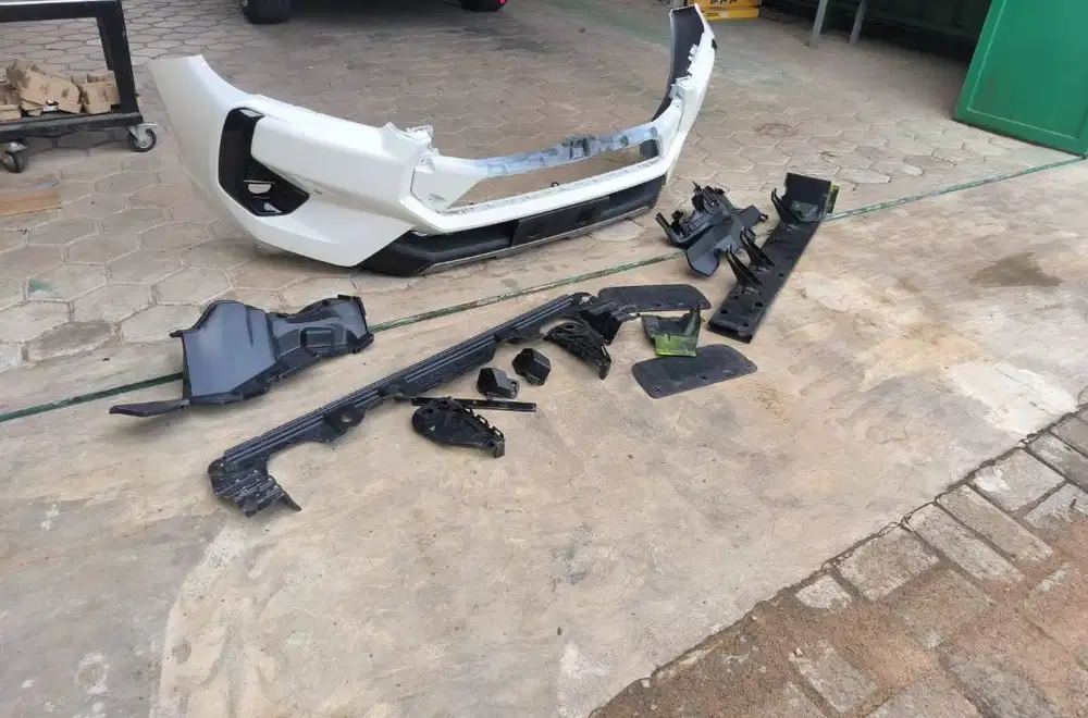 Bumper Depan Copotan HILUX V A/T 4x4
