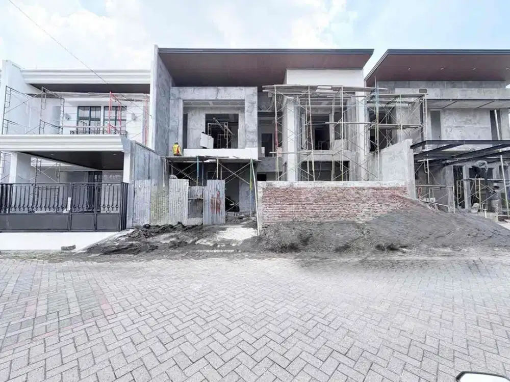 Baru Gress‼️Jual Rumah  di Galaxy Bumi Permai (Araya) surabaya kualitas premium

luas Tanah 180 m2 ( 12 x 15)
luas bangunan 280 m2
bangunan 2 lantai
kamar mandi 4+1
kamar mandi 5+1
hadap selatan 
row jalan 3 mobil

harga 5.3 M