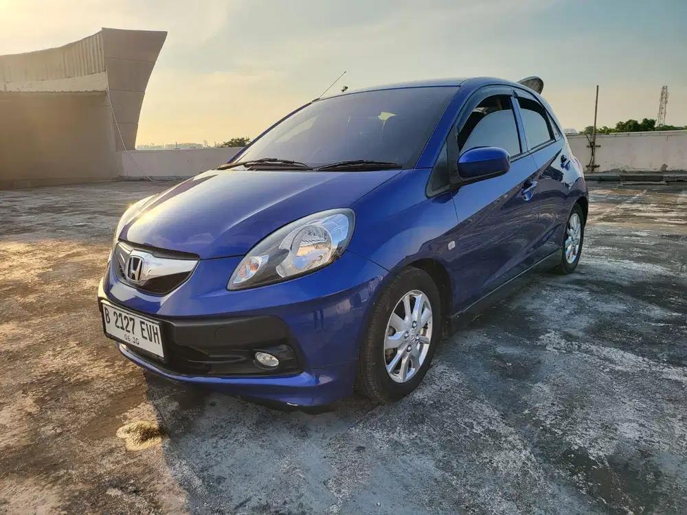 Honda Brio  Satya e manual DP 5jt tahun 2014