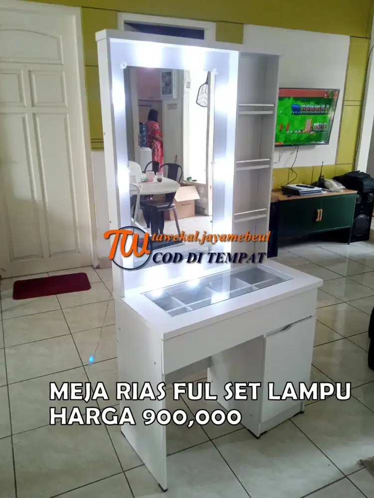 MEJA RIAS MINIMALIS MEJA KECANTIKAN BERBAGAI MODEL RAK KECANTIKAN